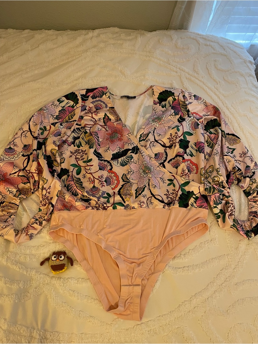 Eloquii 20 W Pale Pink Floral V-Neck Bodysuit